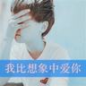 女子遗落挎包情绪失控打砸店铺